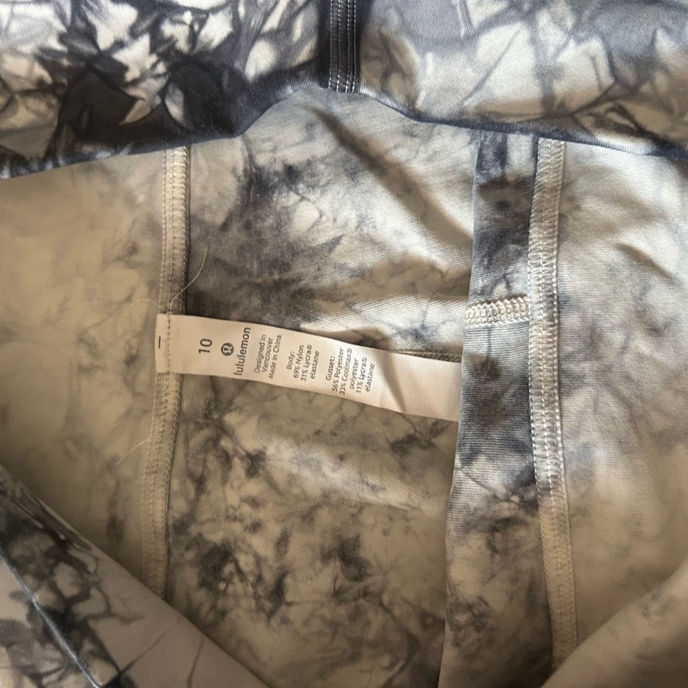 Lululemon Athletica Monochrome Tie-Dye Capris - Picture 7 of 9